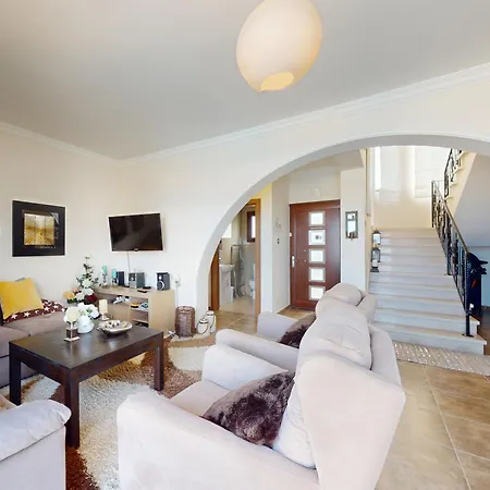 Olive View * 키레니아